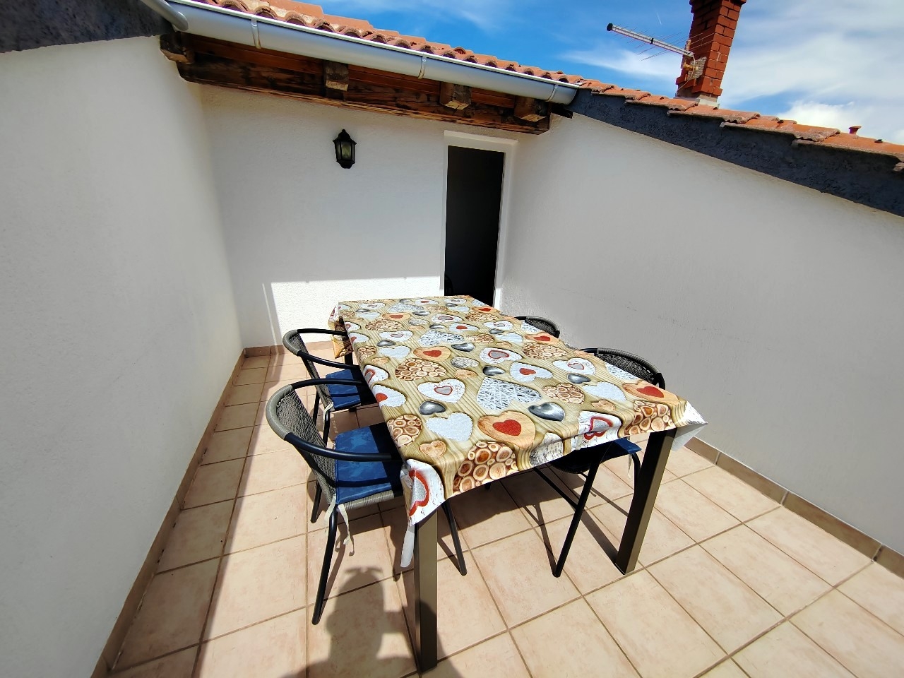 Three bedroom apartment with balcony and sea view Barbat, Rab  A-c