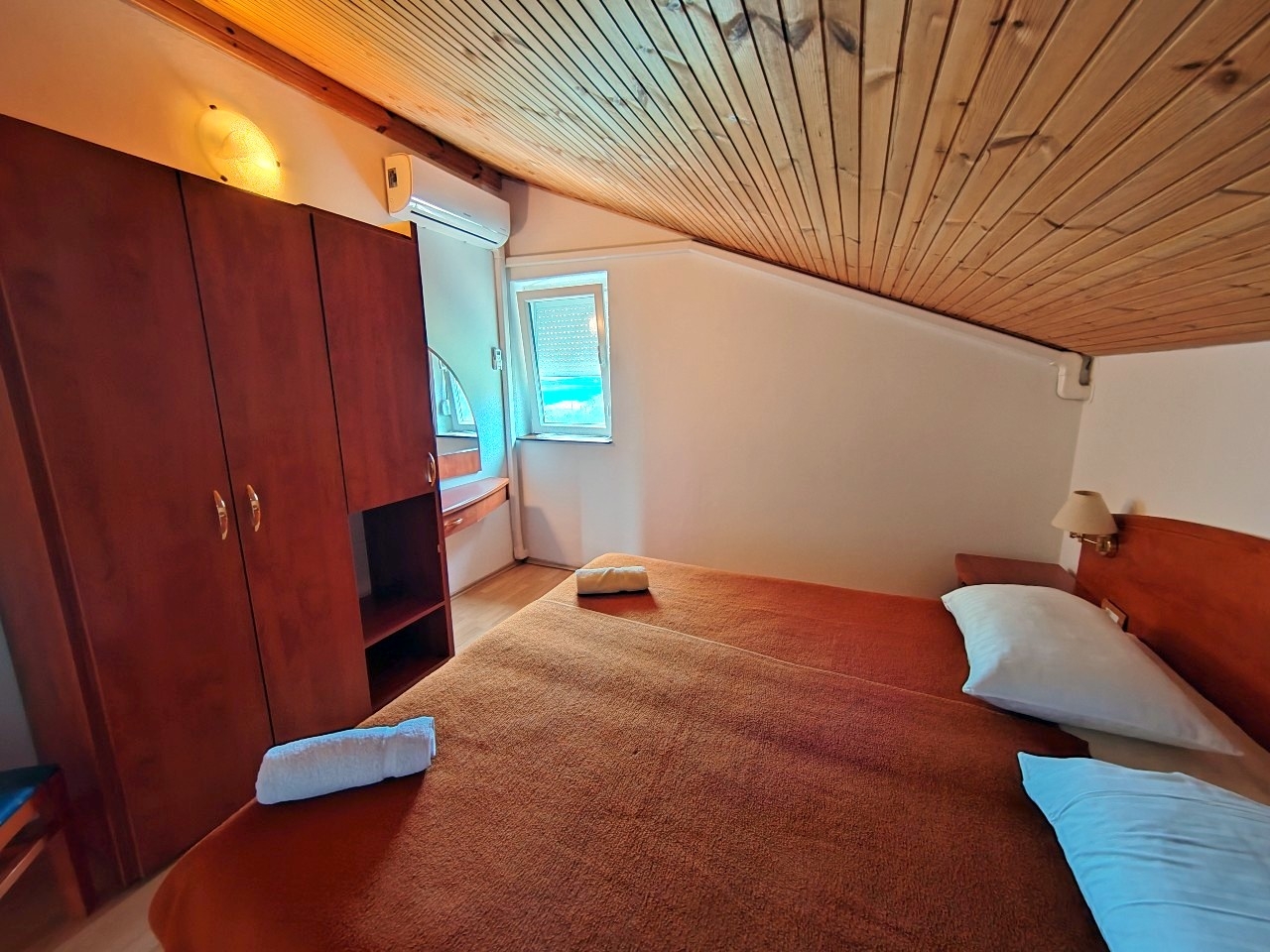 Three bedroom apartment with balcony and sea view Barbat, Rab  A-c