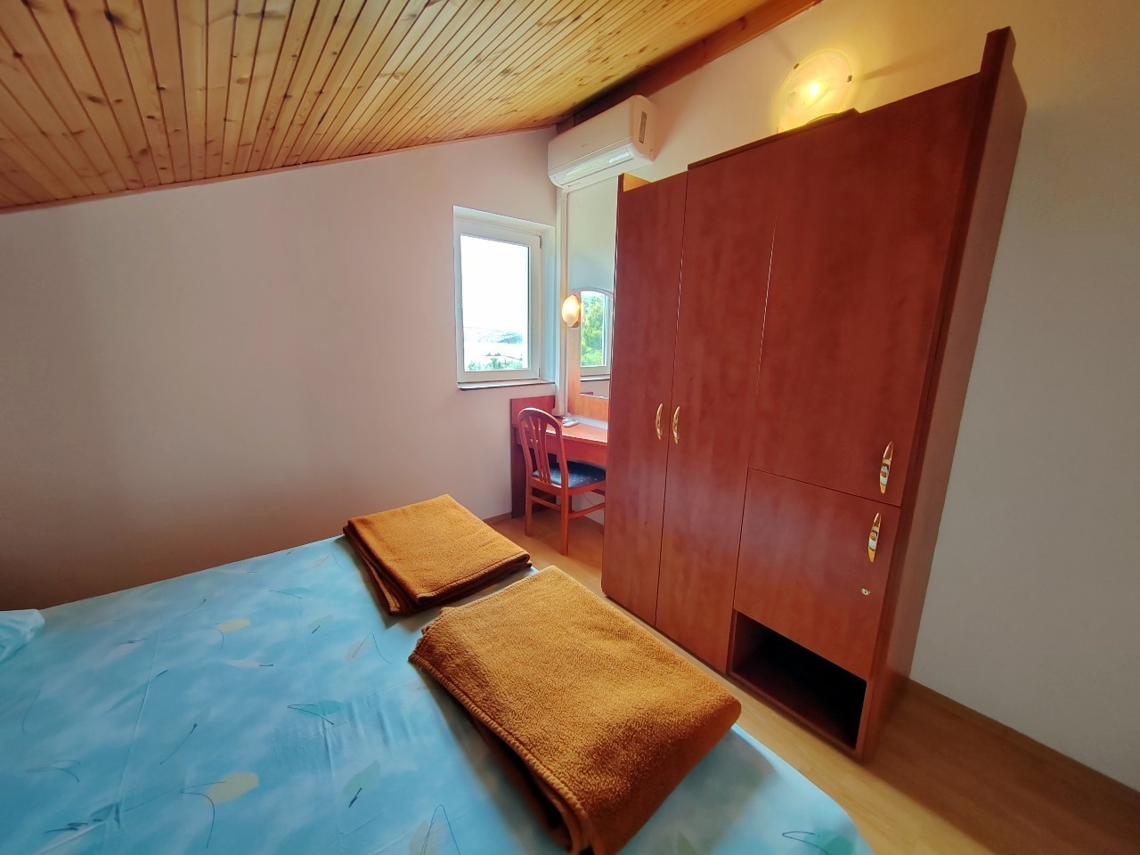 Three bedroom apartment with balcony and sea view Barbat, Rab  A-c