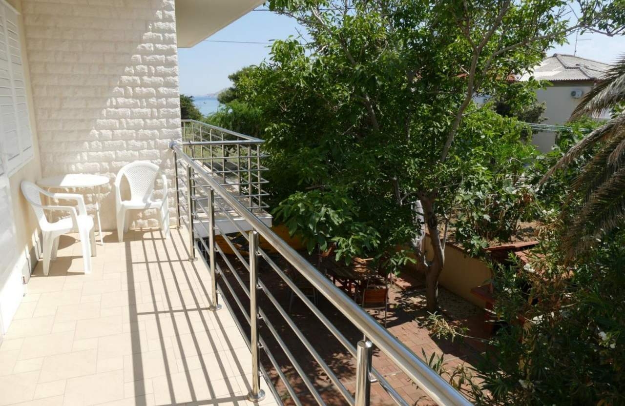 Two bedroom apartment with terrace Barbat, Rab  A-a