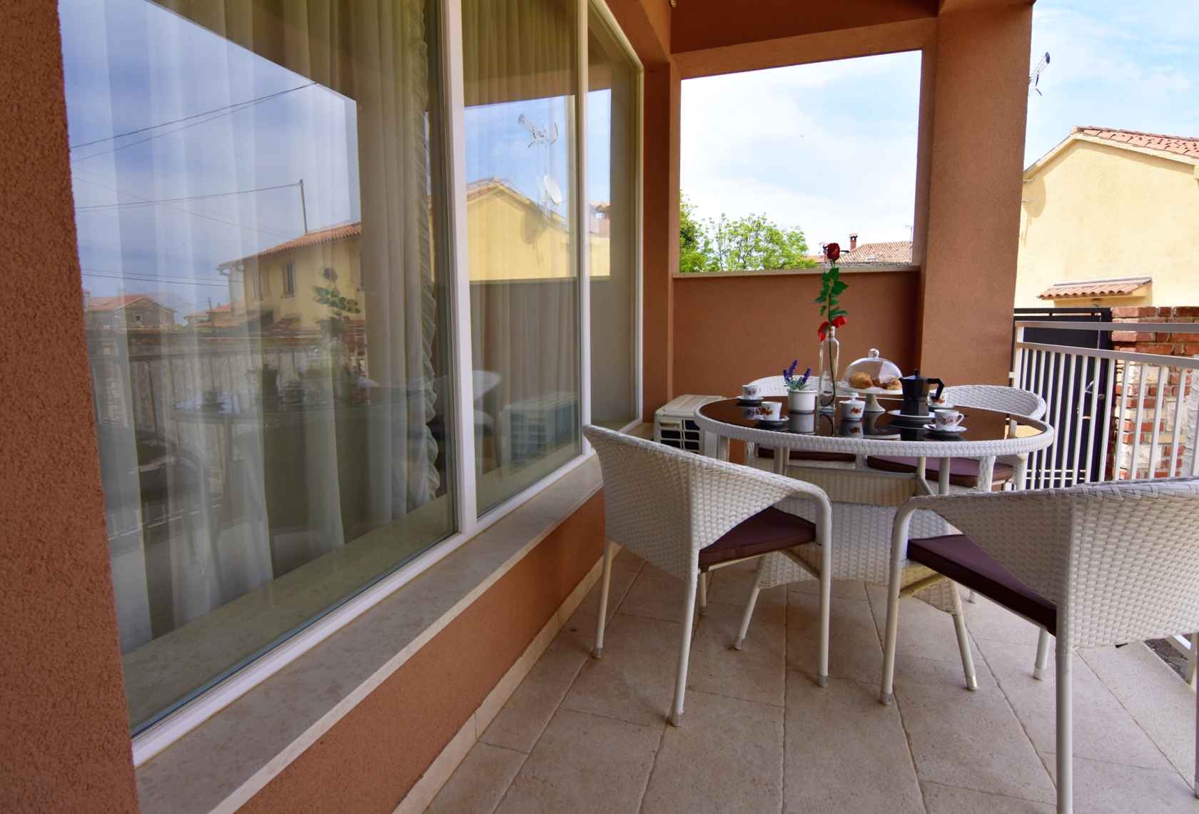 Two bedroom apartment with terrace Tar, Poreč  A-d