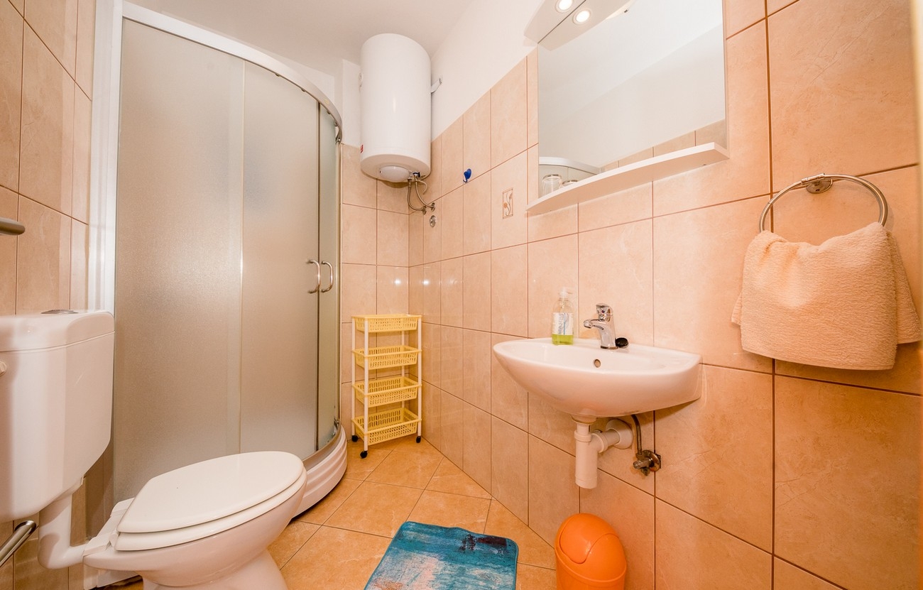 Two bedroom apartment near beach Barbat, Rab  A-a