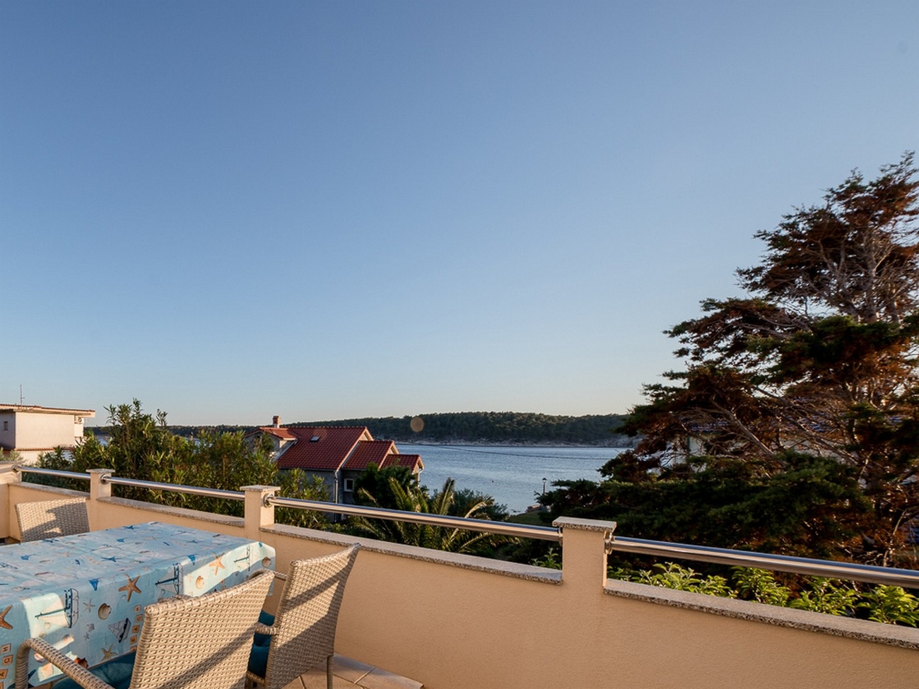 Two bedroom apartment near beach Barbat, Rab  A-a