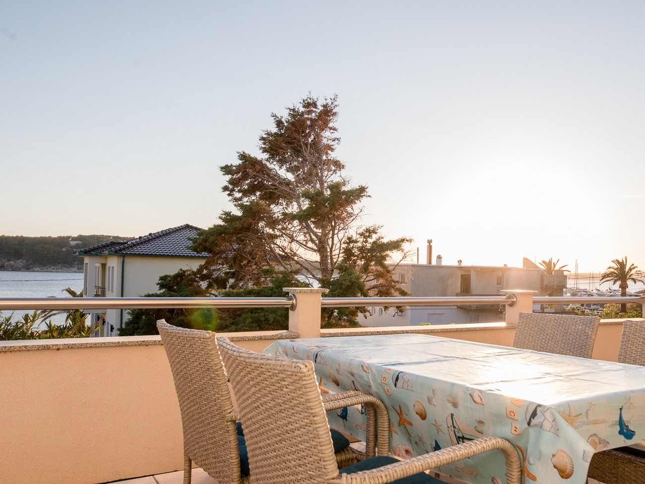 Two bedroom apartment near beach Barbat, Rab  A-a