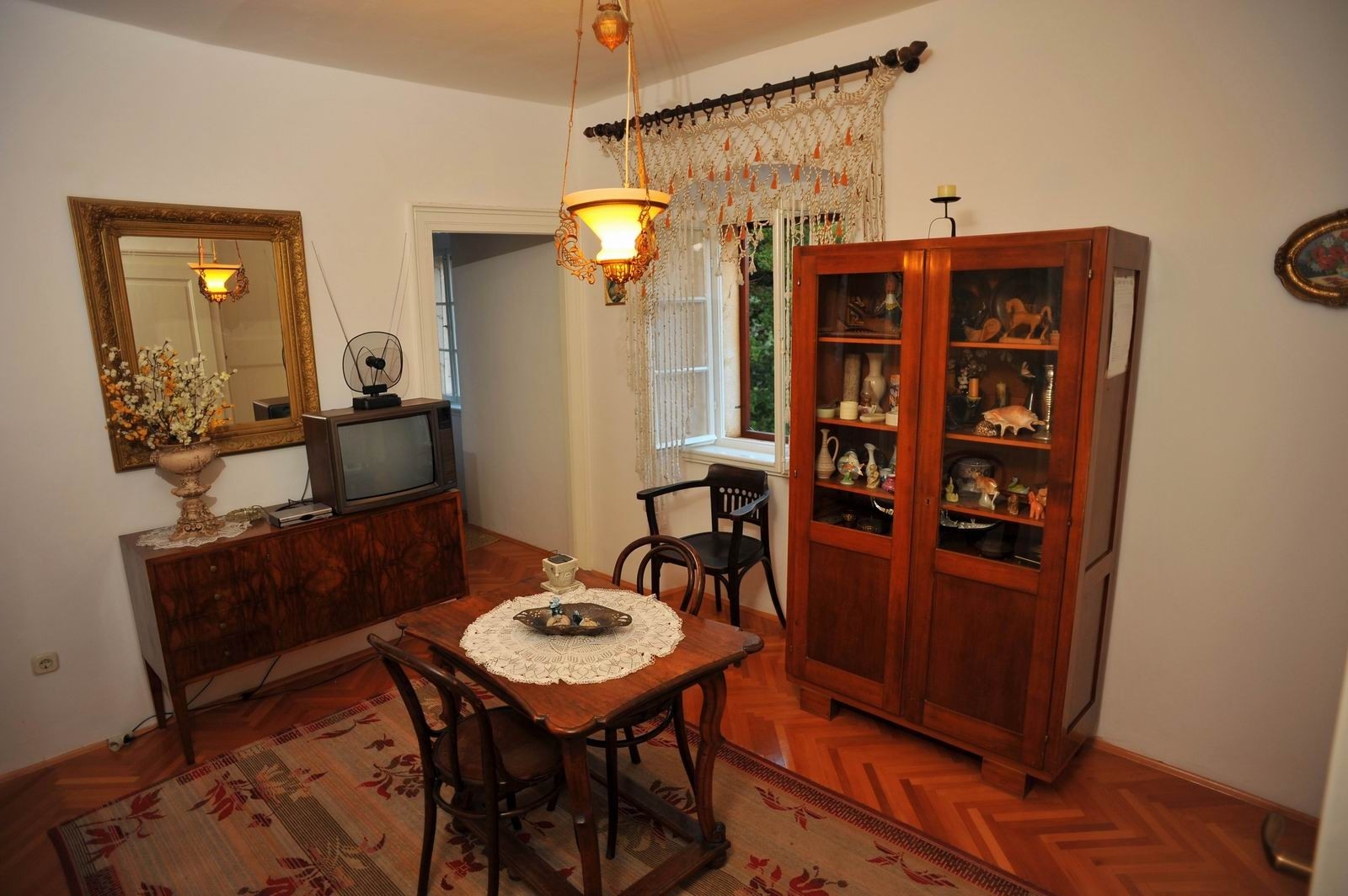 Three bedroom apartment near beach Sutivan, Brač (A-22771-c)