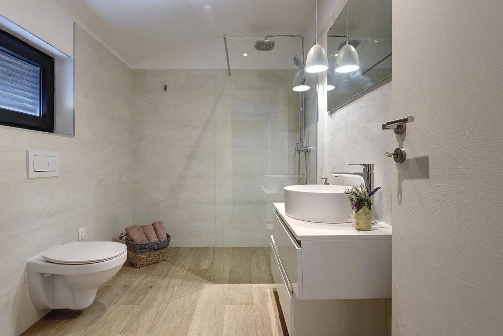 Three bedroom house with terrace Loborika, Pula  K