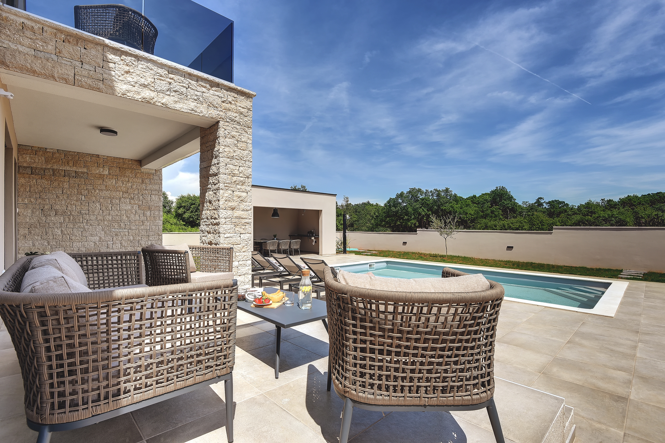 Three bedroom house with terrace Loborika, Pula  K