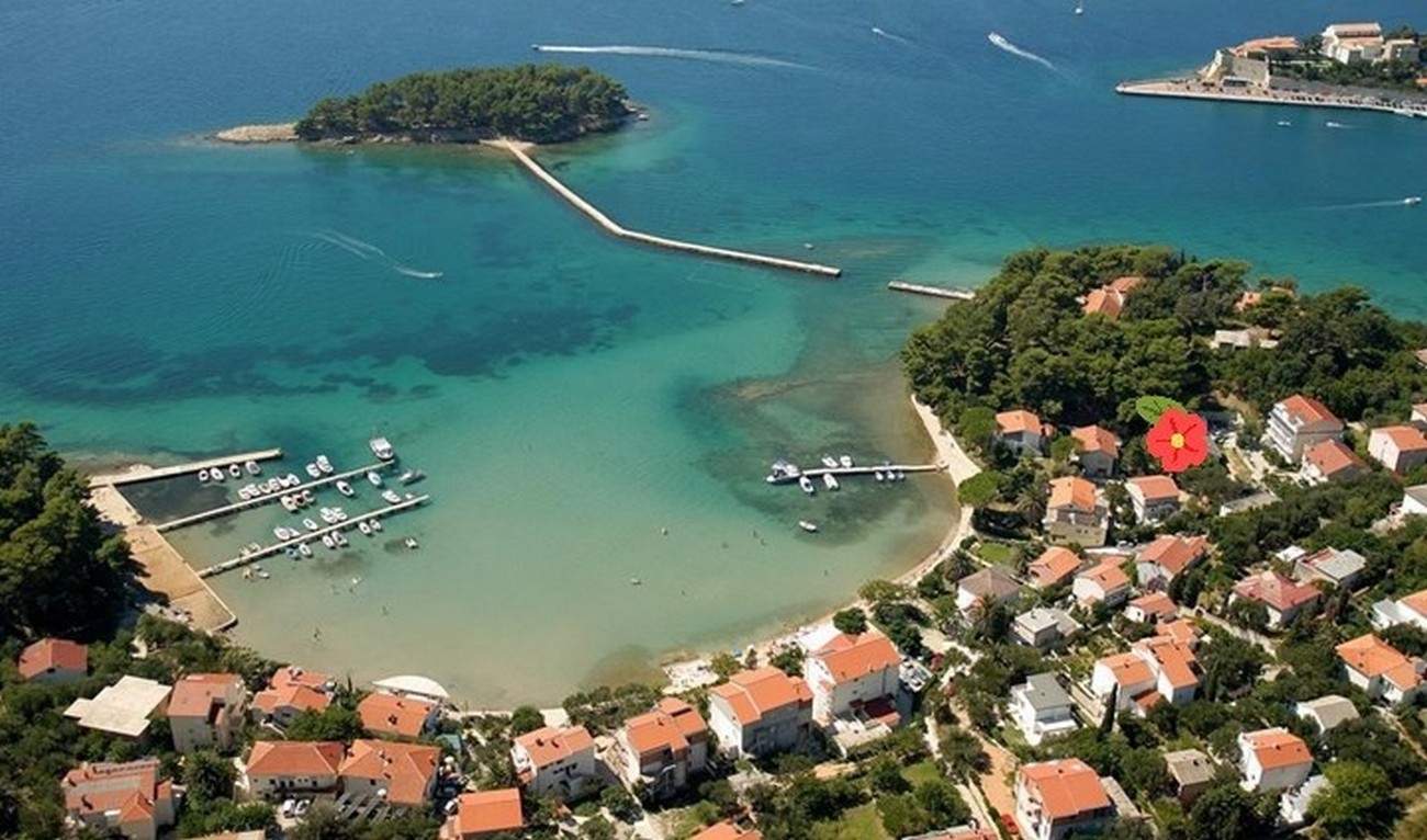 Two bedroom apartment near beach Banjol, Rab (A-22777-a)