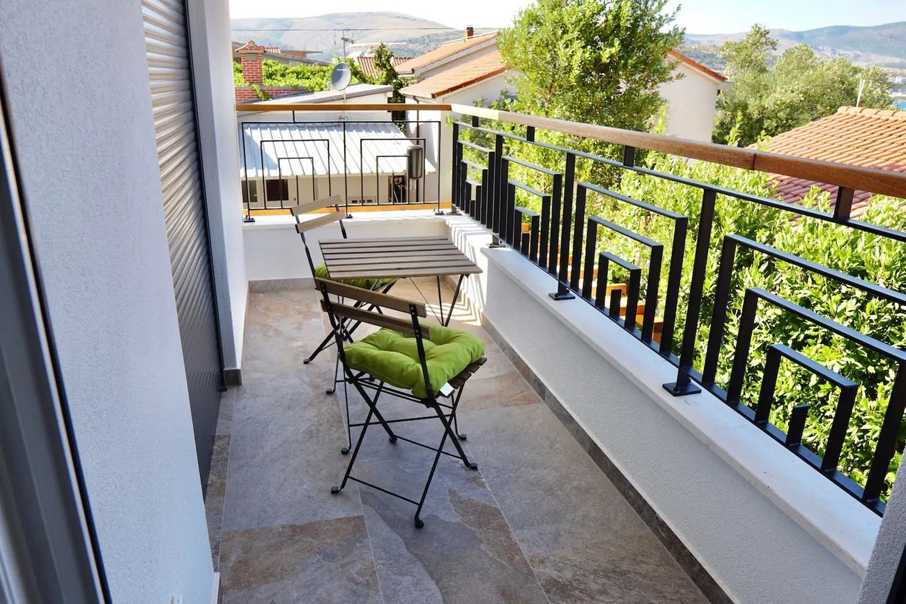 Four bedroom house near beach Mastrinka, Čiovo  K