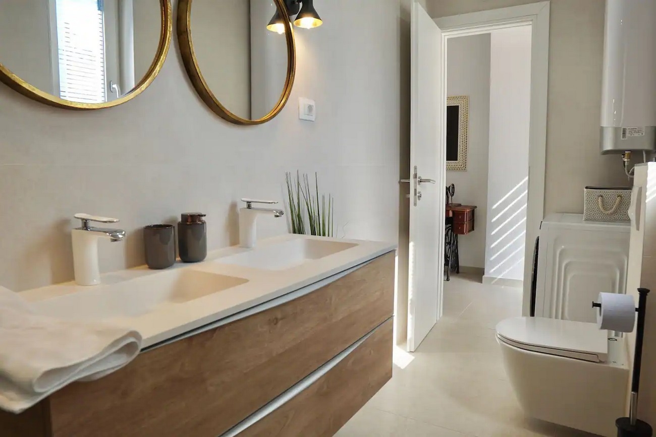 Four bedroom house near beach Mastrinka, Čiovo  K