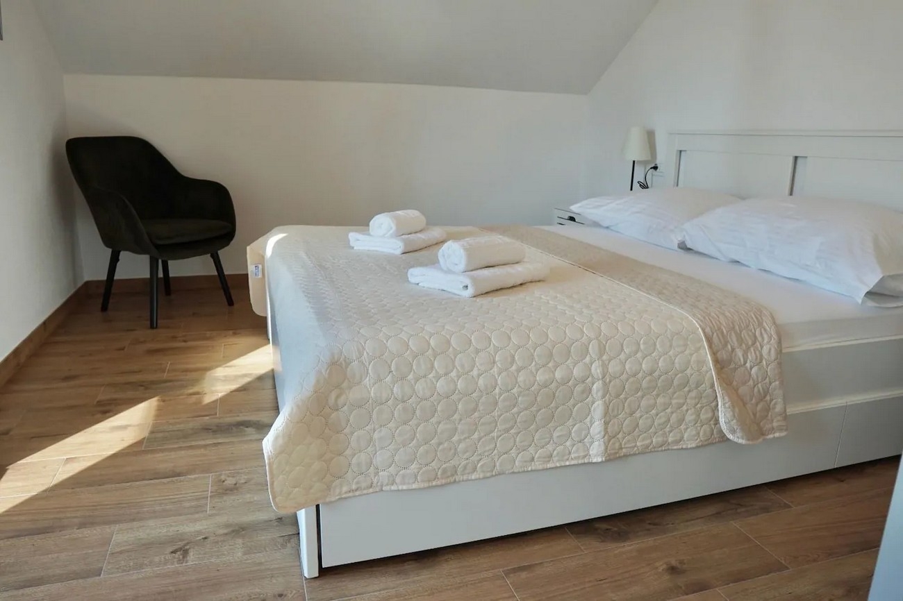 Four bedroom house near beach Mastrinka, Čiovo  K
