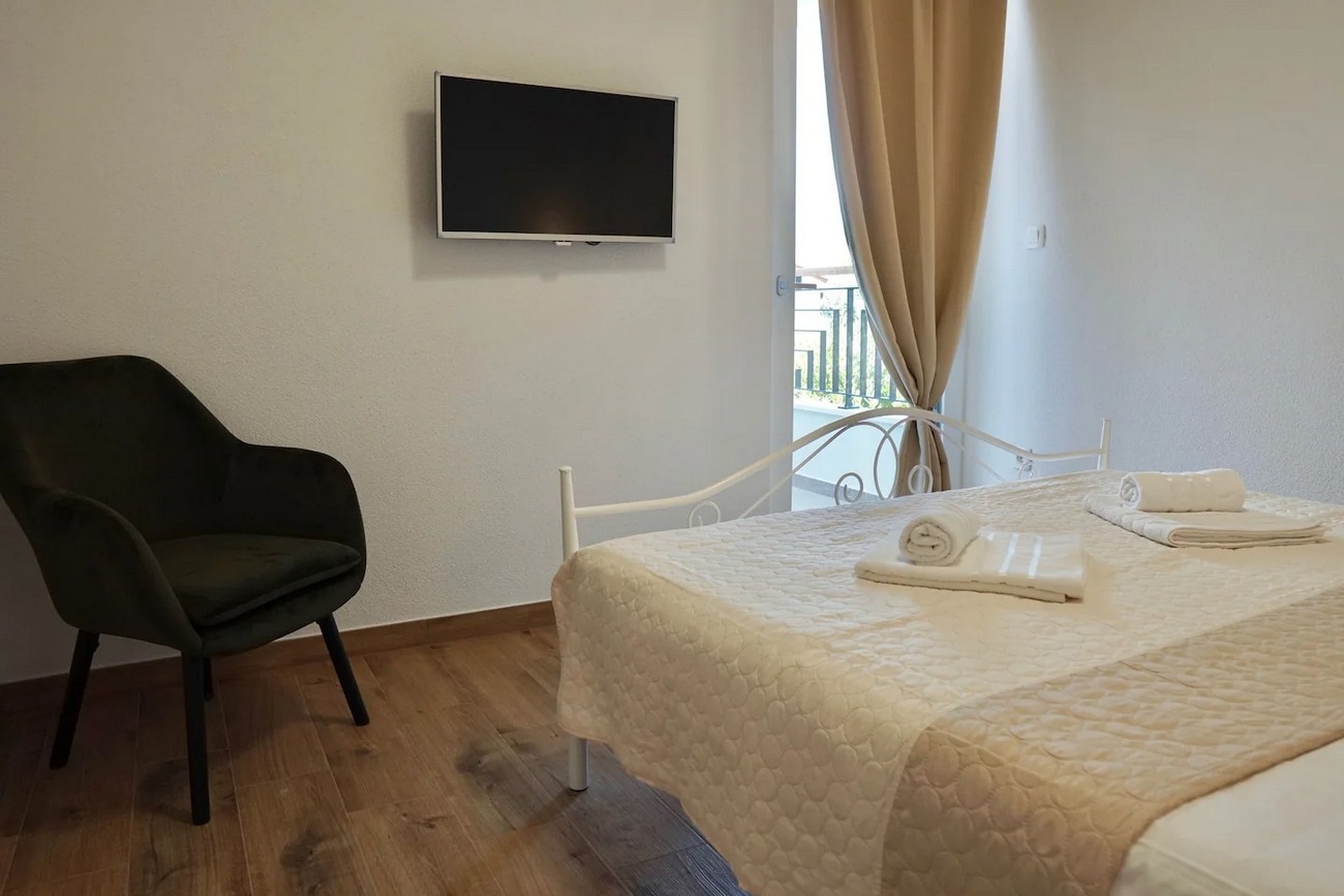 Four bedroom house near beach Mastrinka, Čiovo  K