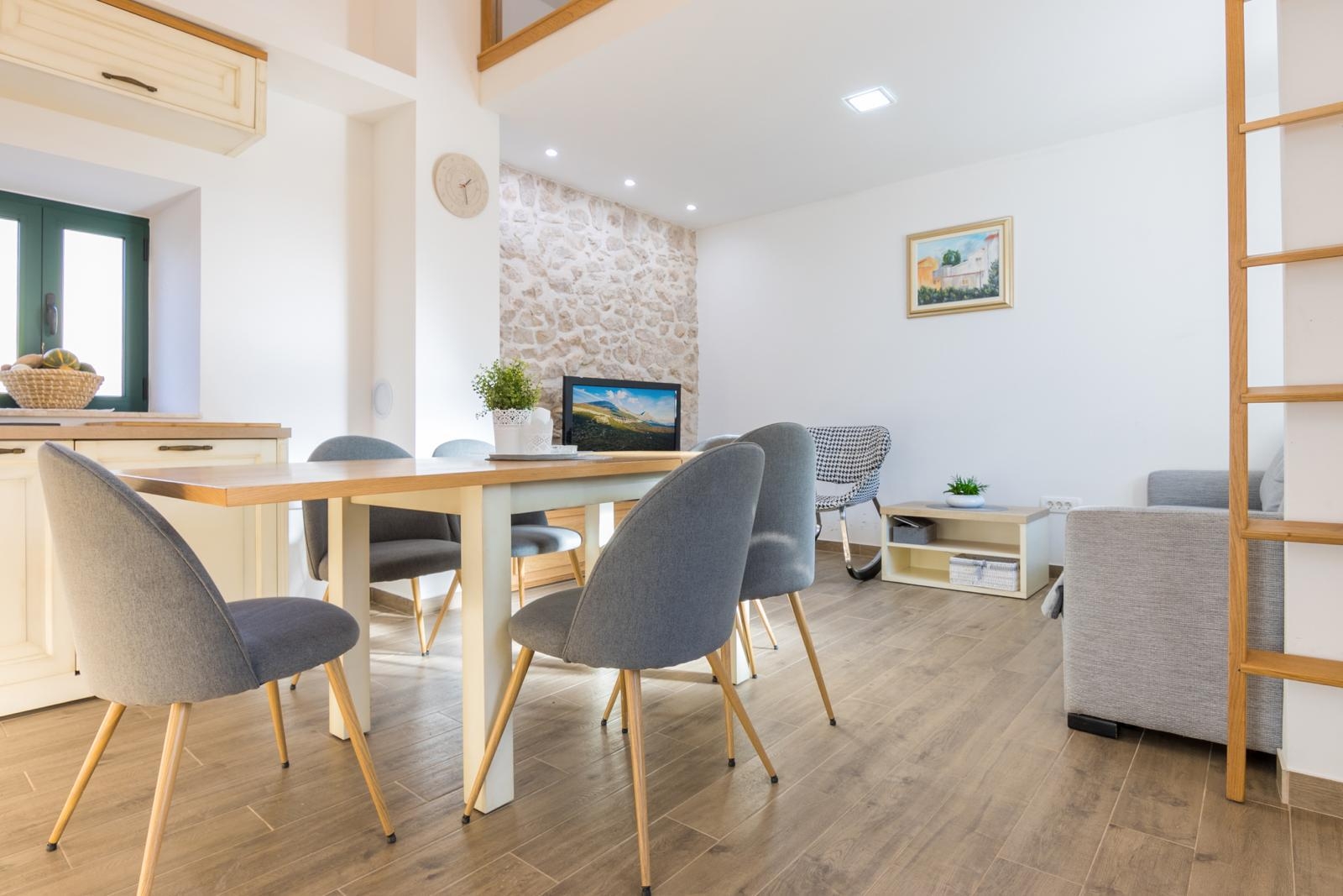 Two bedroom house with terrace Vrgorac, Zagora  K