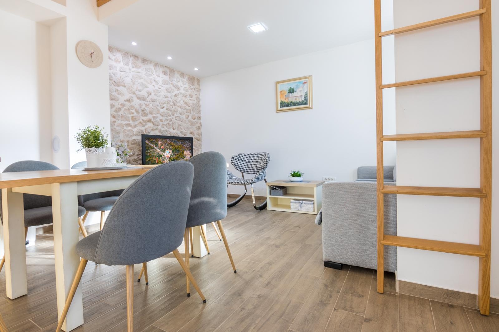 Two bedroom house with terrace Vrgorac, Zagora  K