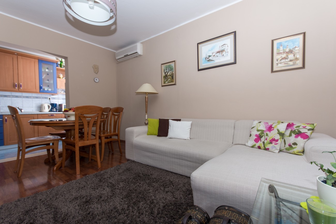 Two bedroom apartment with balcony Okrug Gornji, Čiovo  A-a