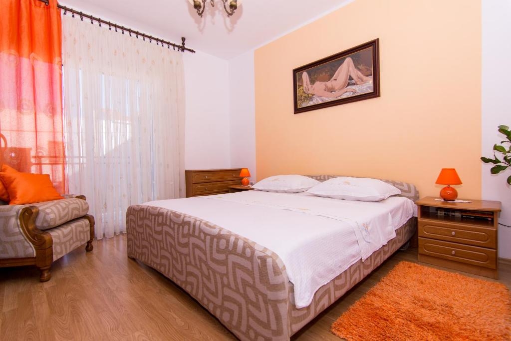 Two bedroom apartment with terrace and sea view Okrug Gornji, Čiovo  A-b