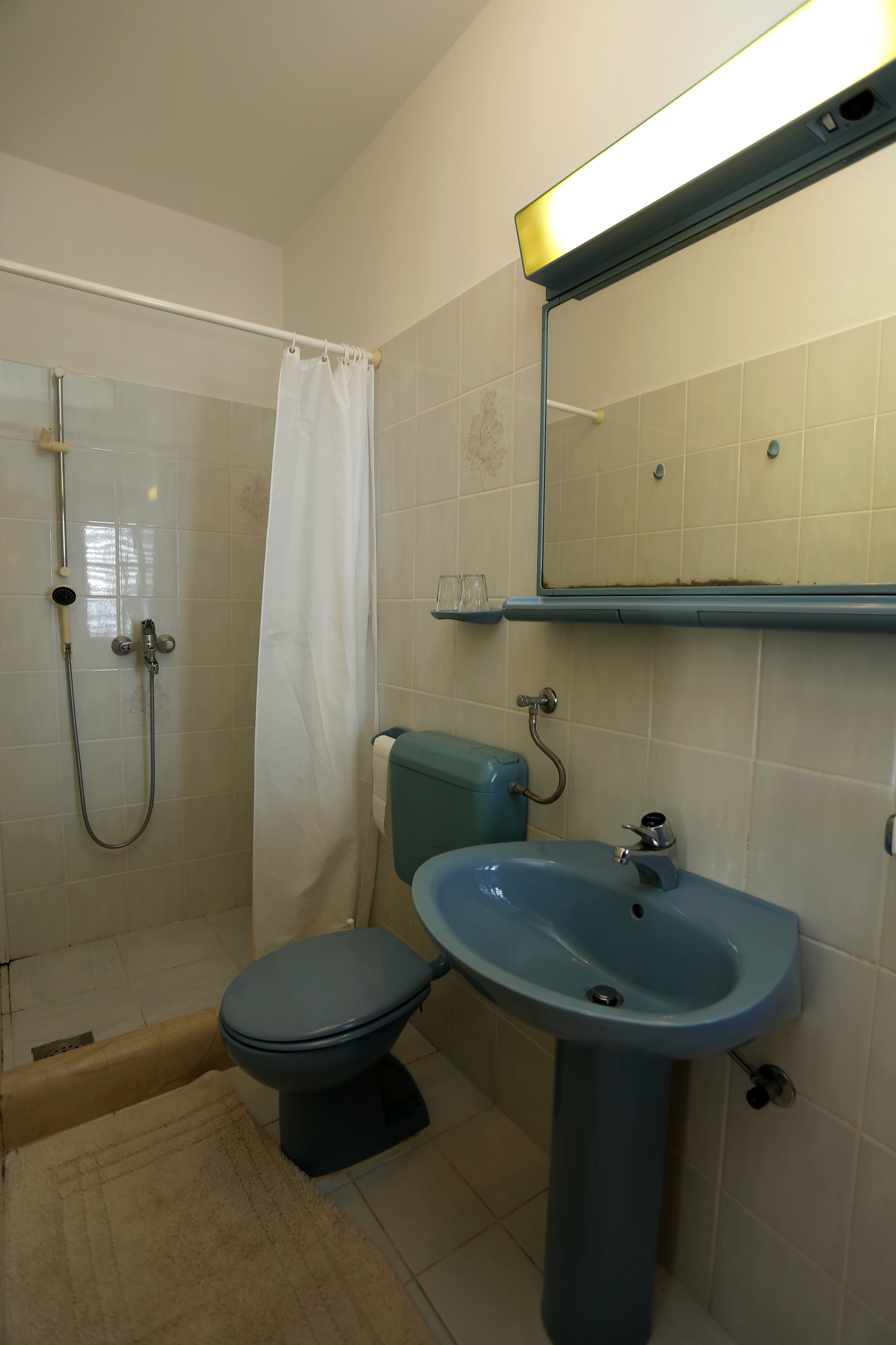 Three bedroom apartment near beach Selca, Brač  A-a