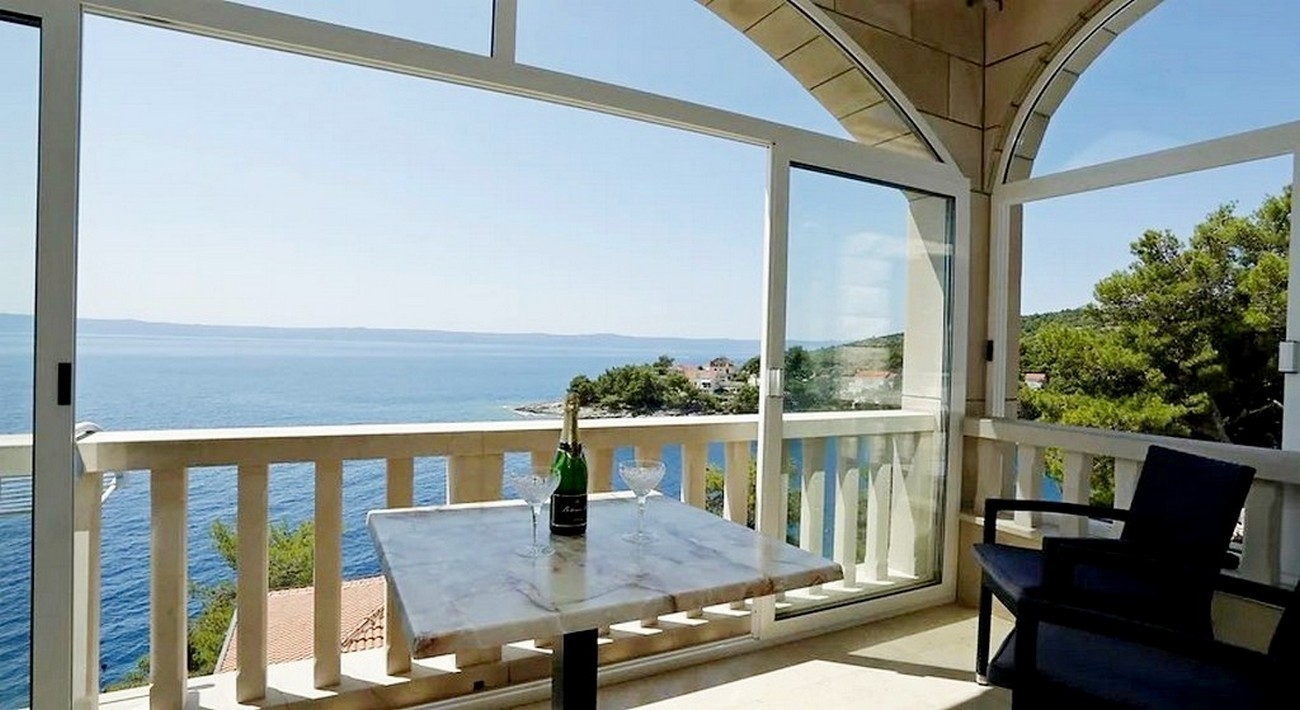 Three bedroom apartment near beach Selca, Brač  A-a