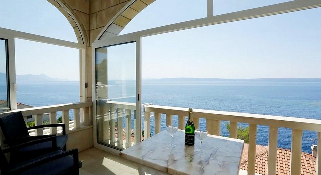Three bedroom apartment near beach Selca, Brač  A-a