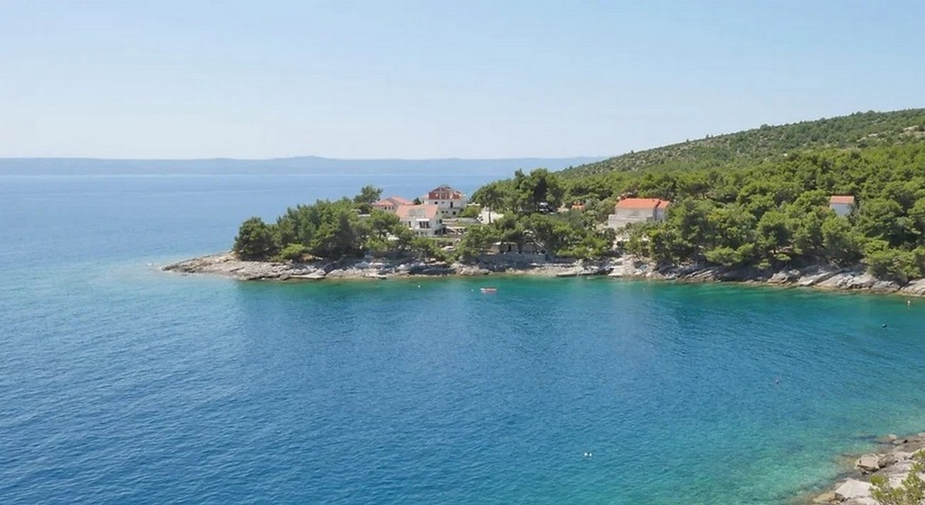 Three bedroom apartment near beach Selca, Brač  A-a