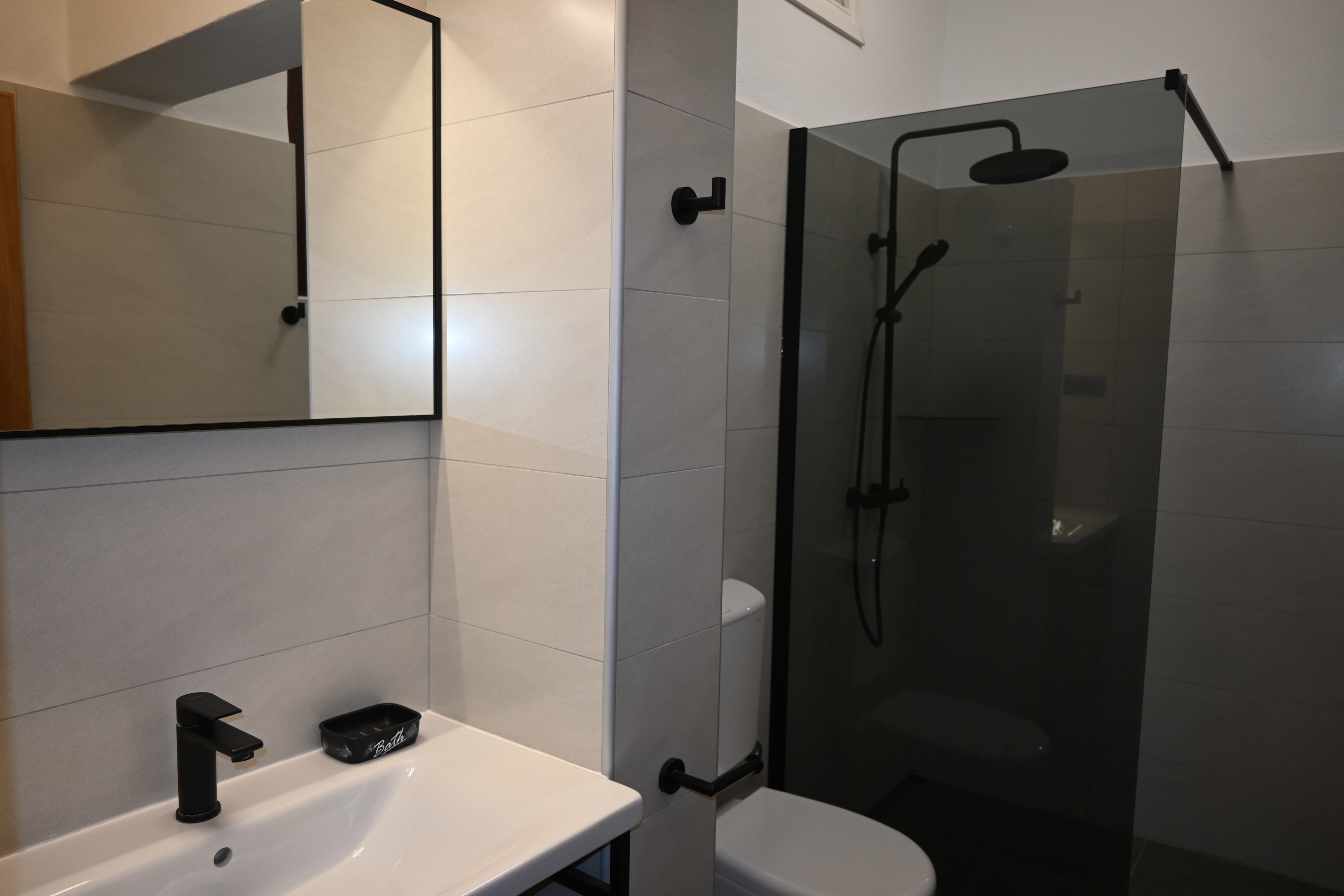 Three bedroom apartment near beach Selca, Brač  A-b