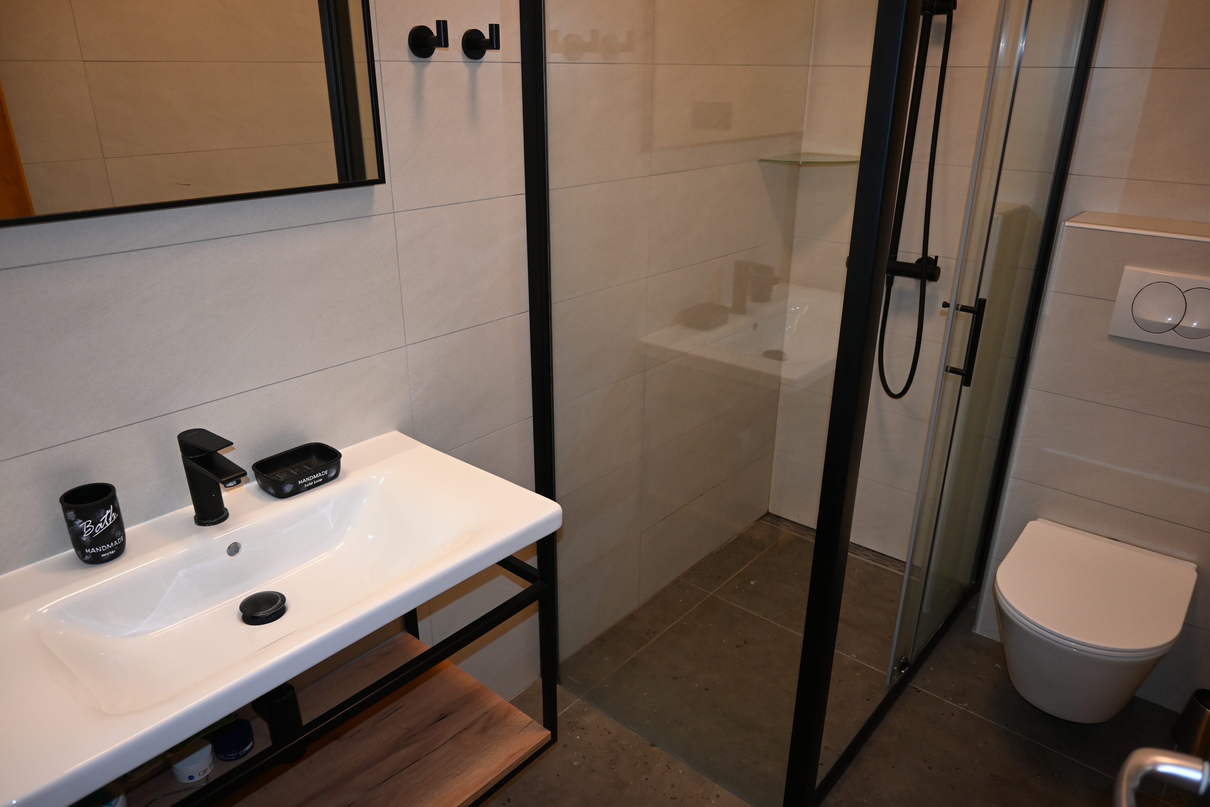 Three bedroom apartment near beach Selca, Brač  A-b