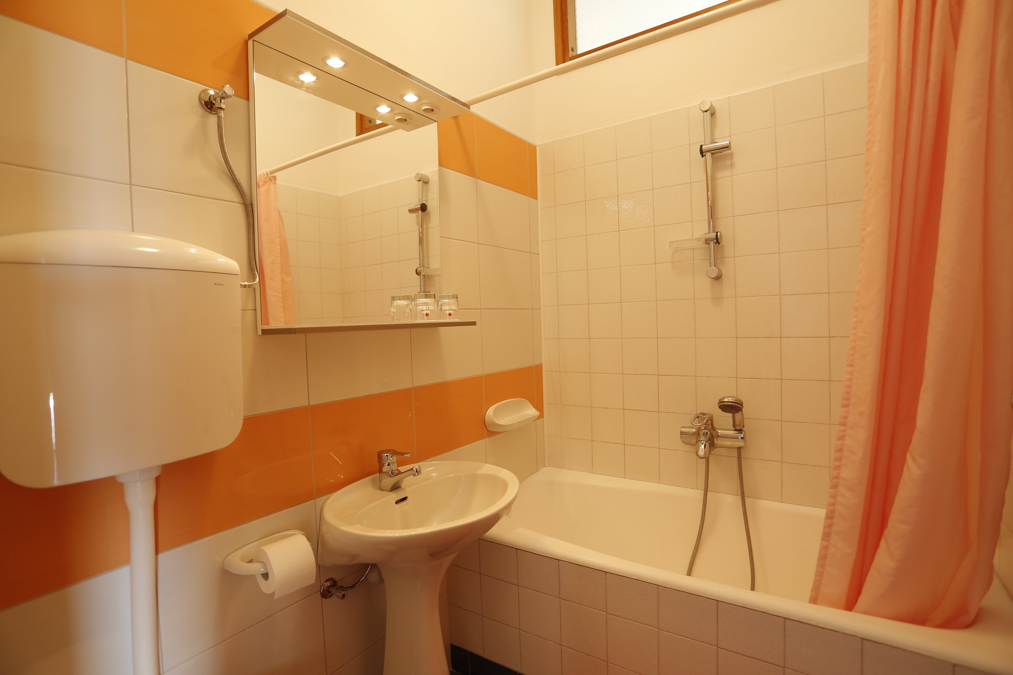 Three bedroom apartment near beach Selca, Brač  A-b