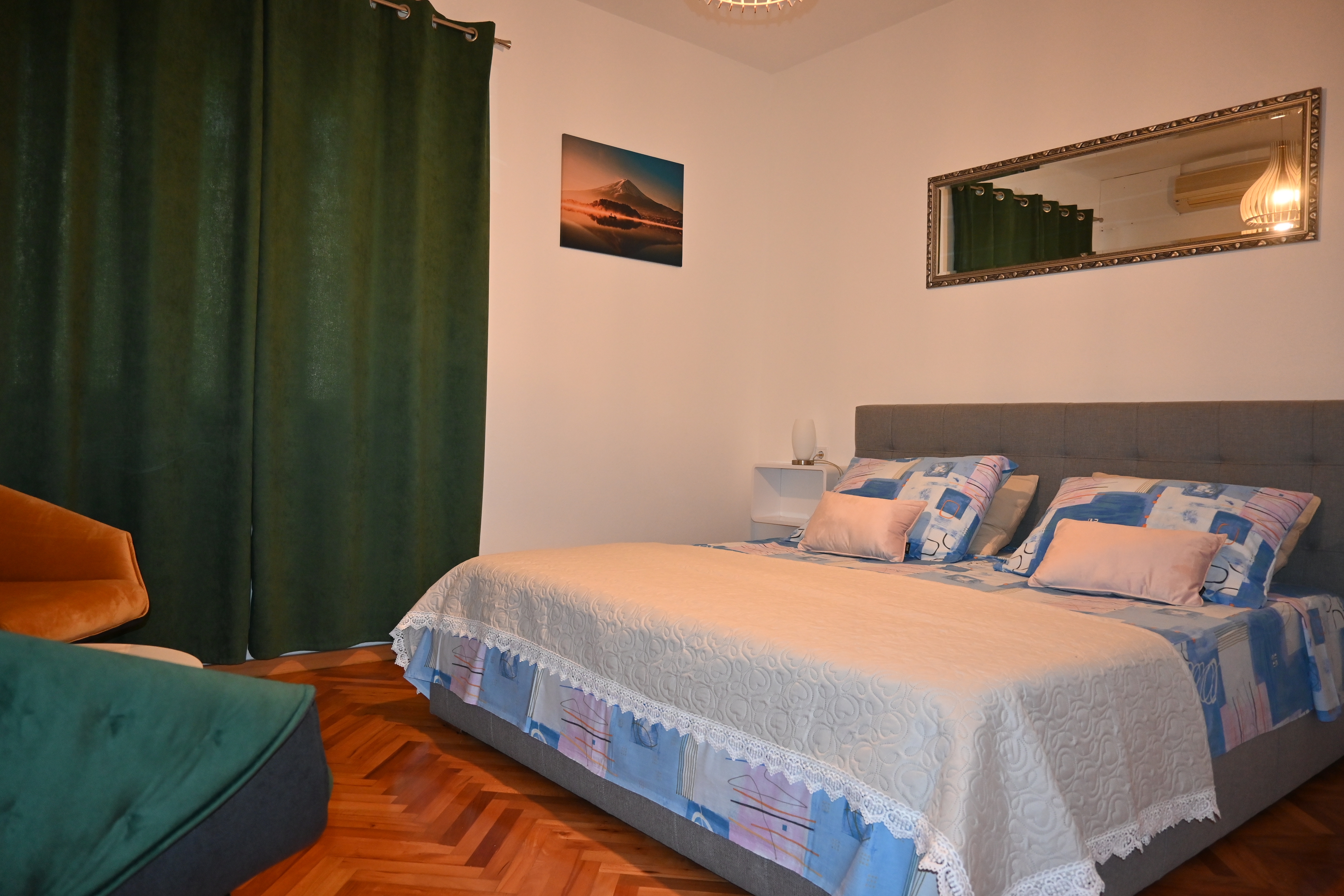 Three bedroom apartment near beach Selca, Brač  A-b