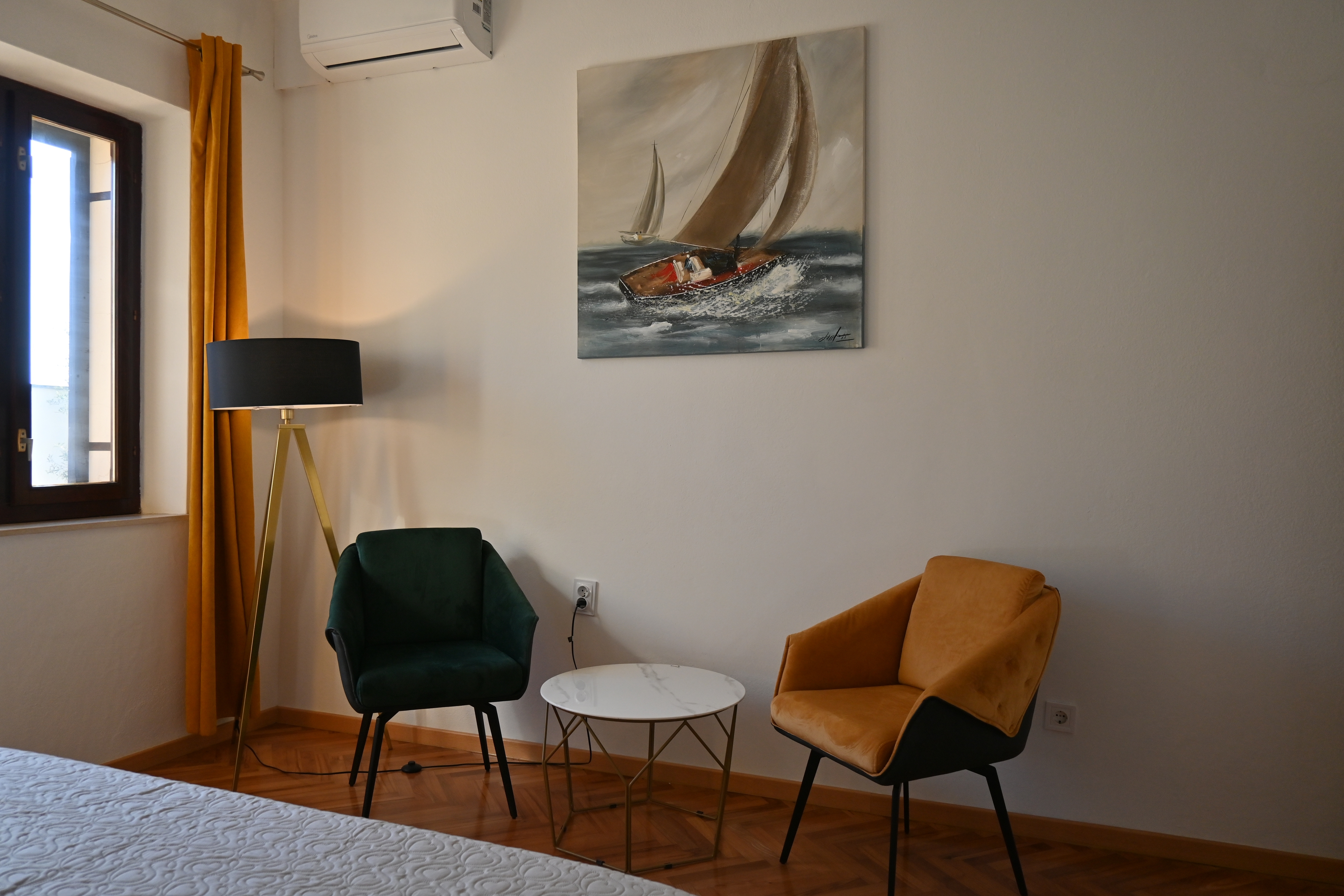 Three bedroom apartment near beach Selca, Brač  A-b