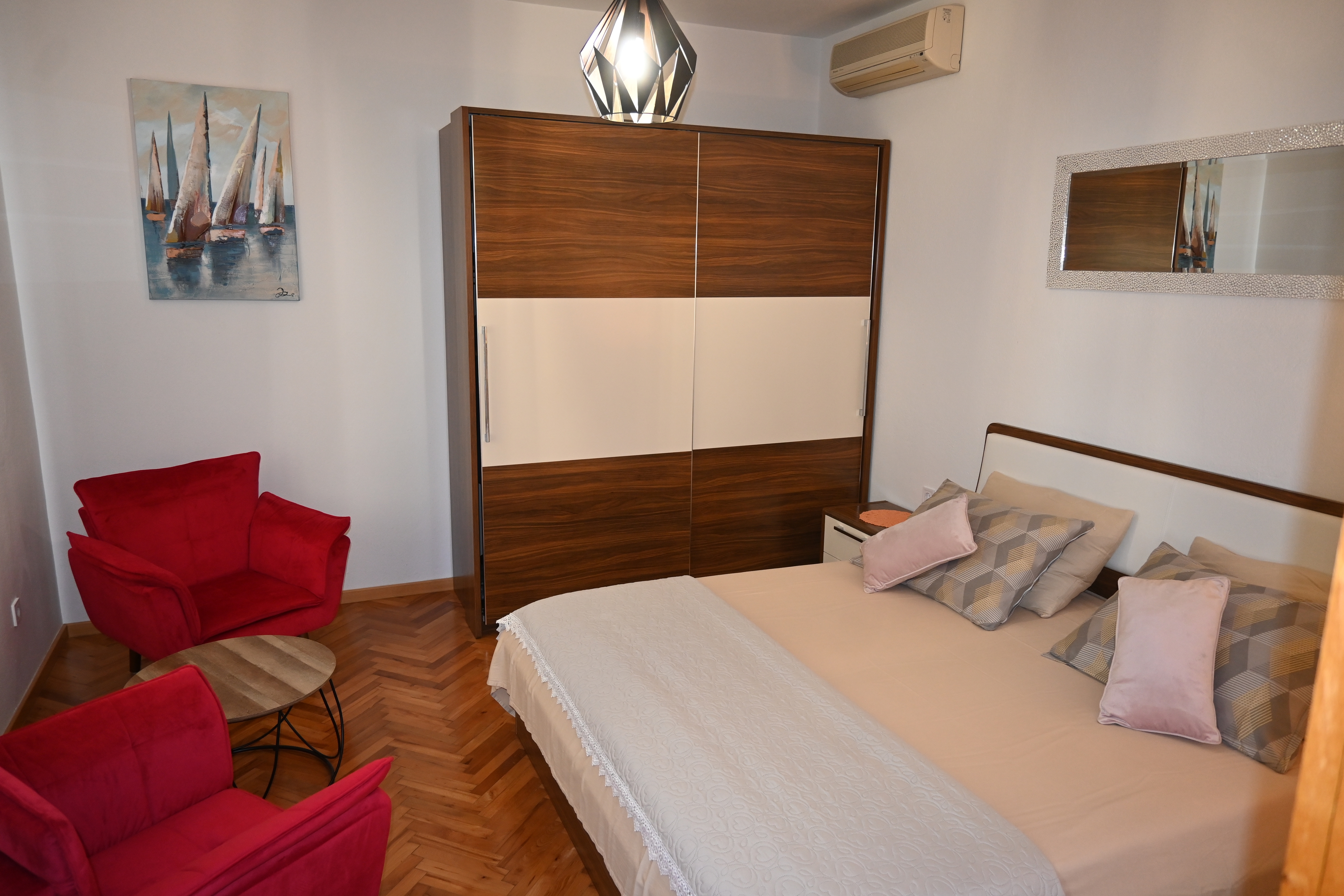 Three bedroom apartment near beach Selca, Brač  A-b