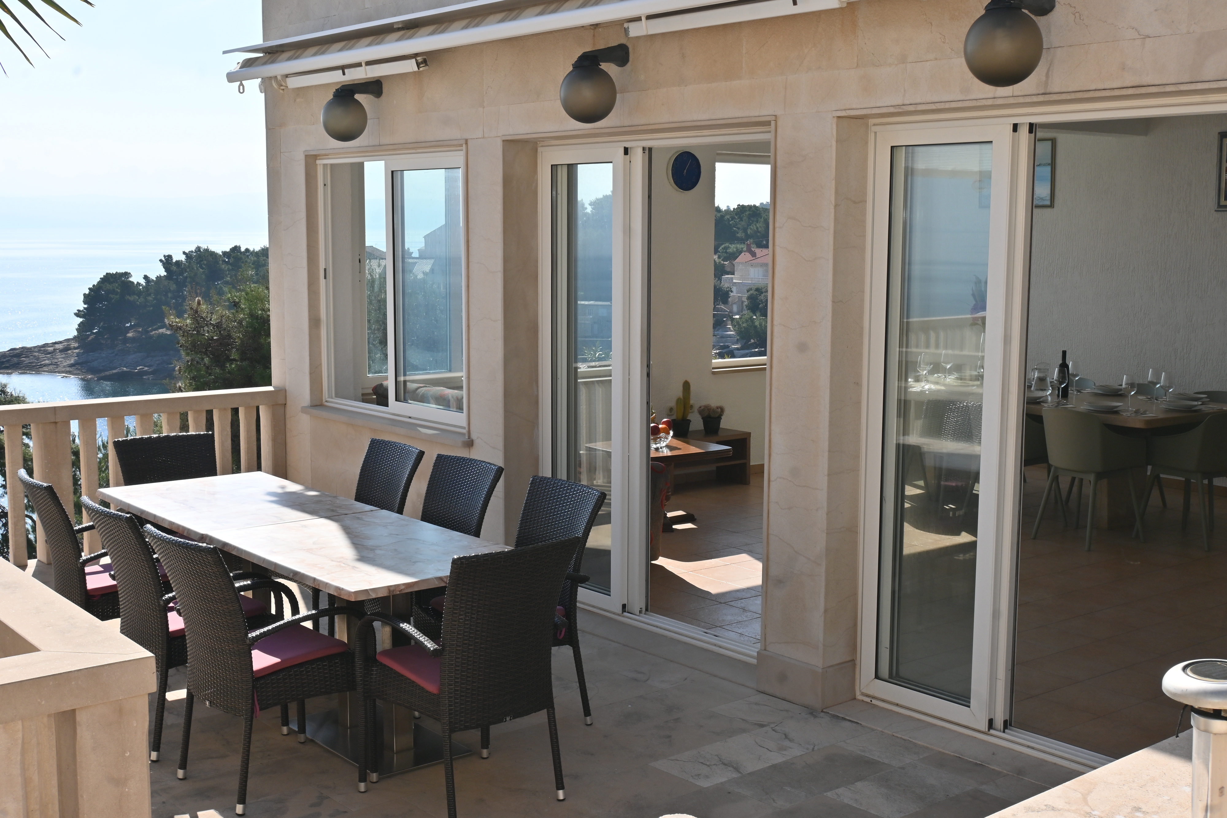 Three bedroom apartment near beach Selca, Brač  A-b