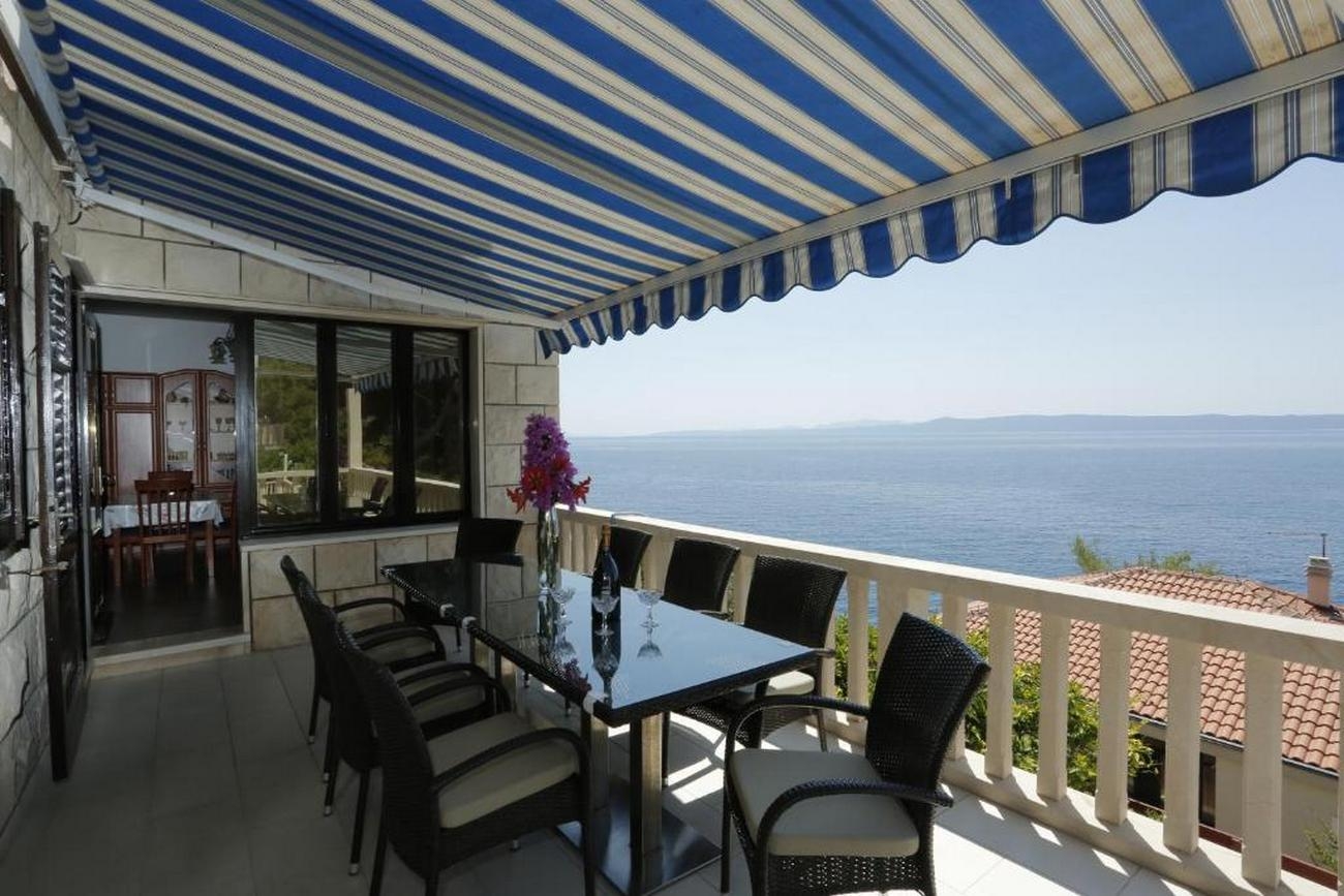 Three bedroom apartment near beach Selca, Brač  A-b