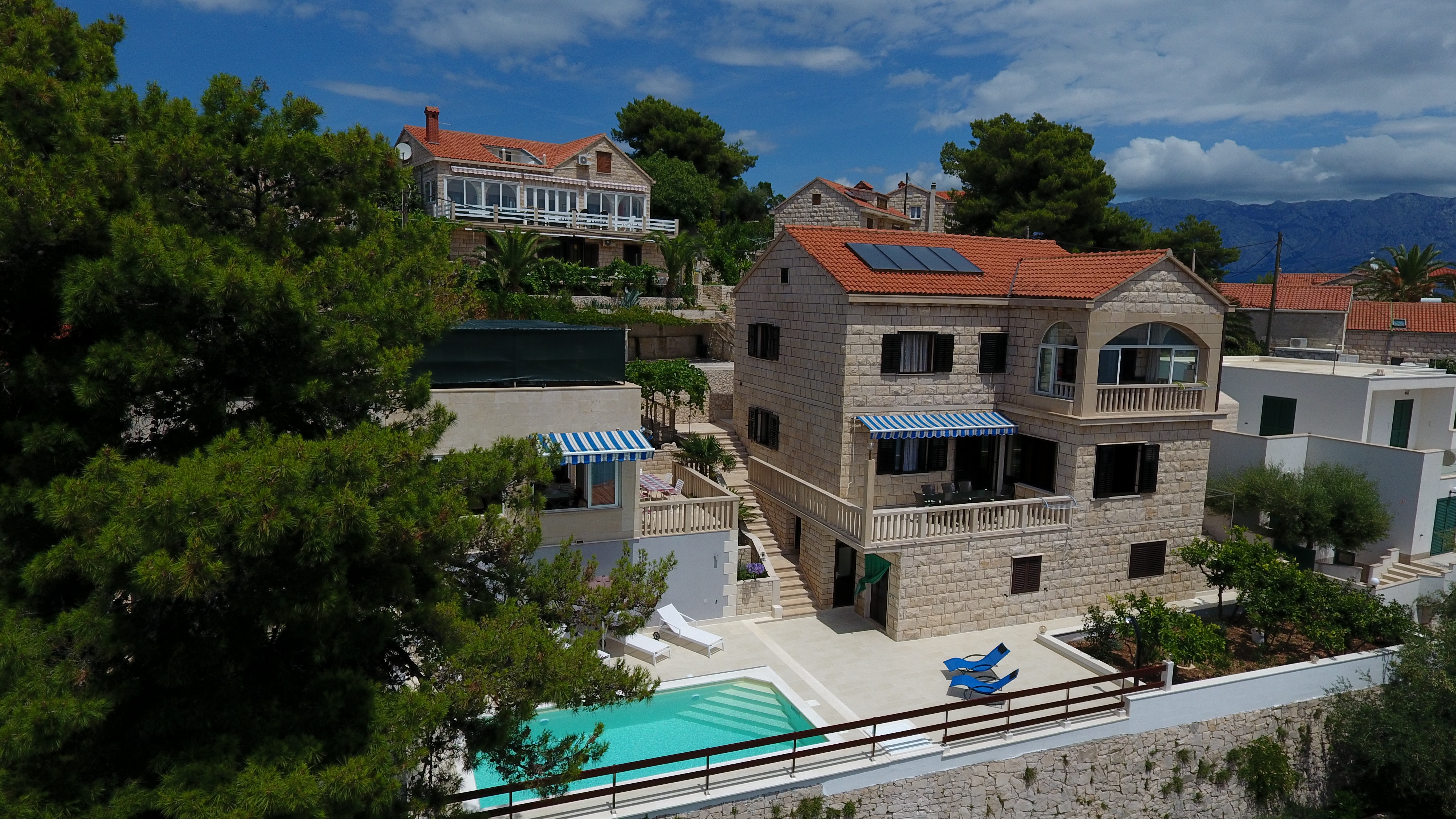 Trosobni apartman uz plažu Selca, Brač  A-a