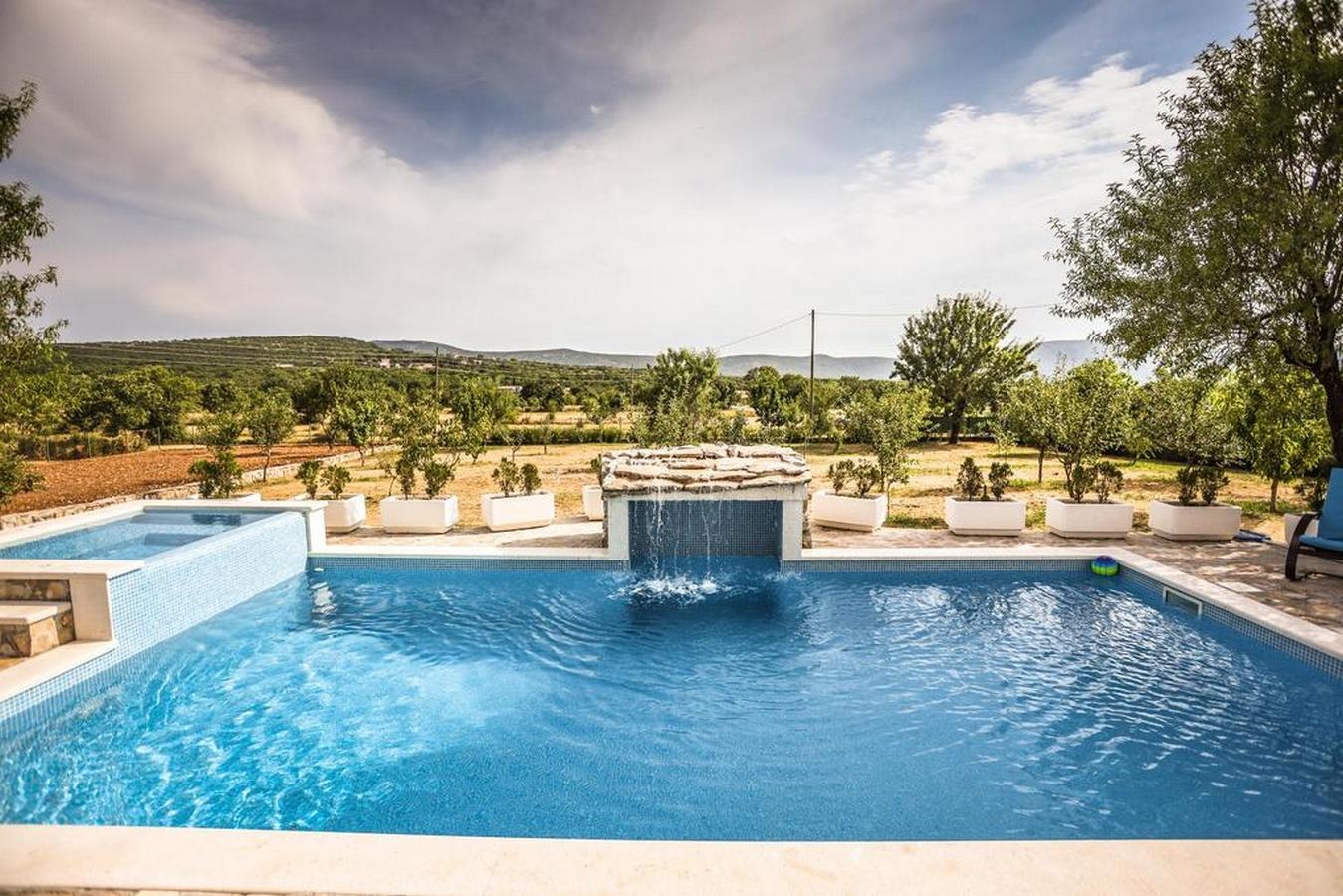 Three bedroom house with terrace Lećevica, Zagora  K