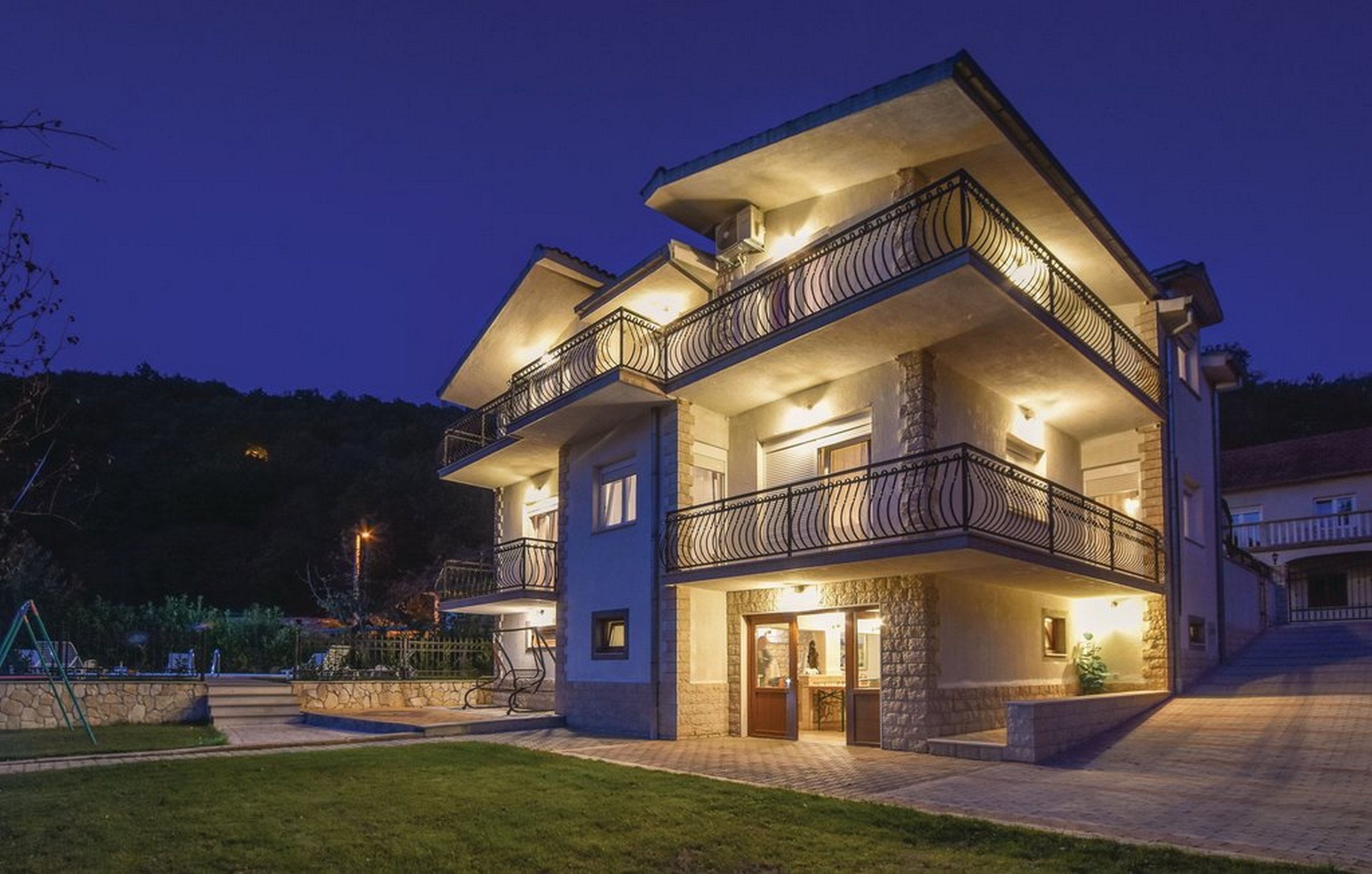 Comfortable and spacious house with terrace Grab, Zagora  K