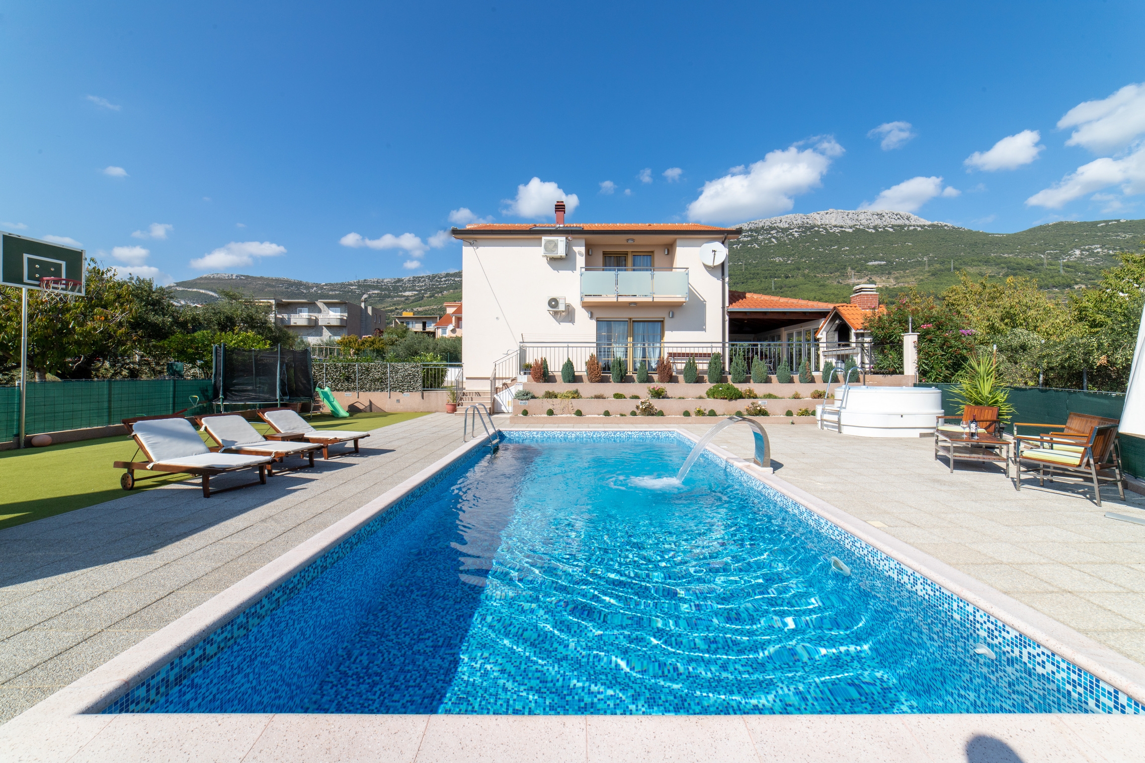 Four-bedroom house with terrace and sea view Kaštel Stari, Kaštela  K