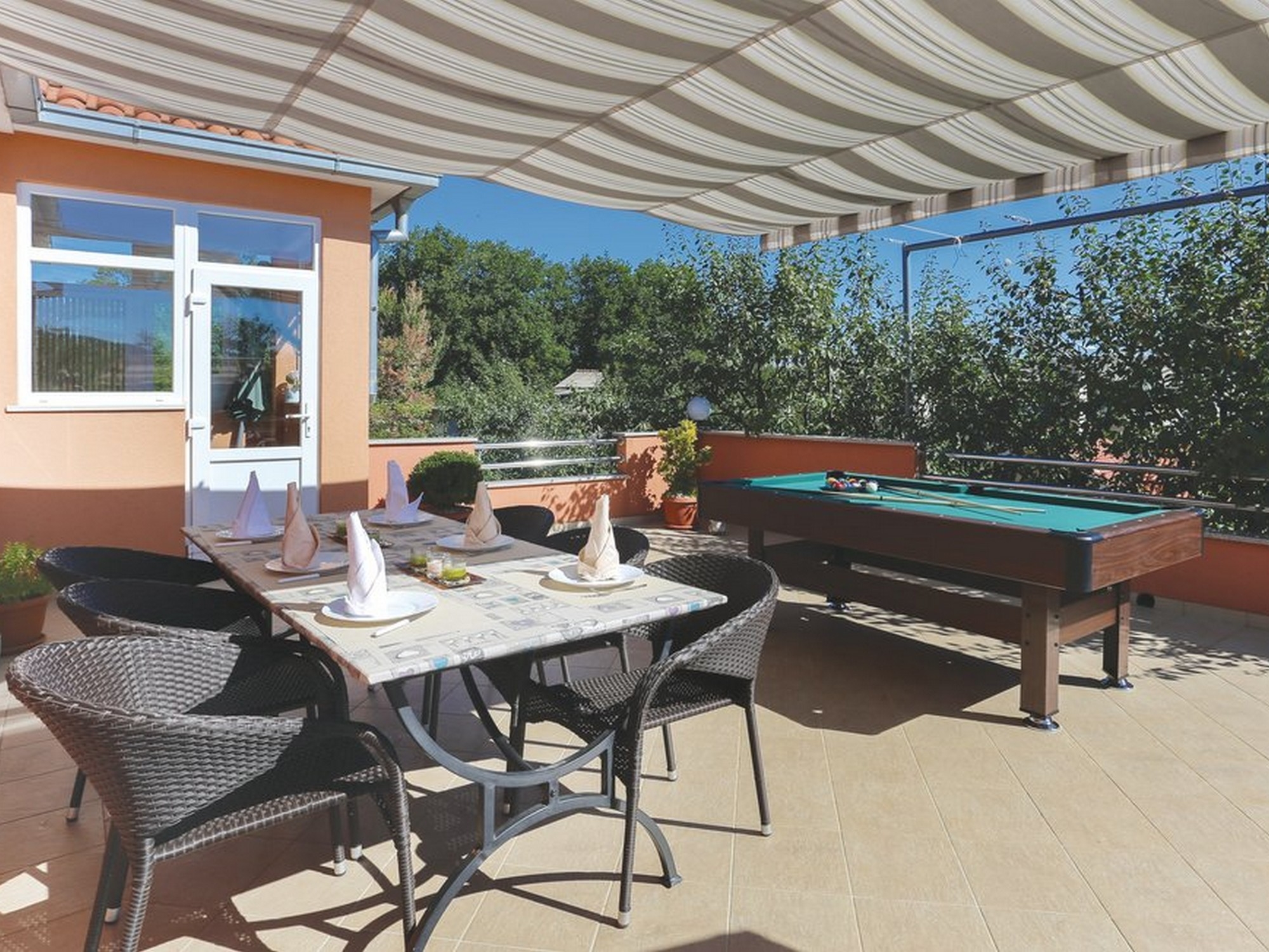 Two bedroom apartment with terrace Vojnić Sinjski, Zagora  A-a