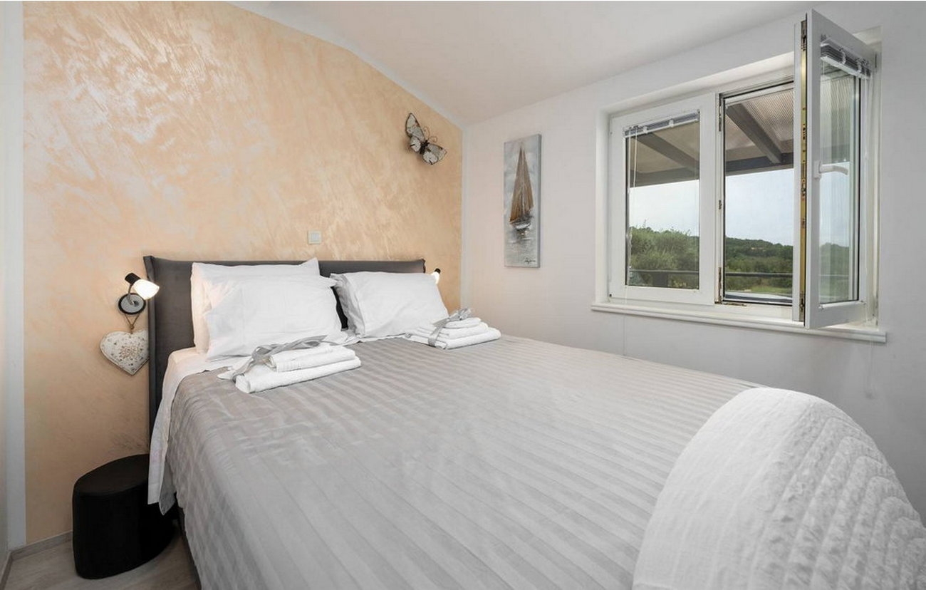 Two bedroom house with terrace Višnjan, Central Istria - Središnja Istra  K