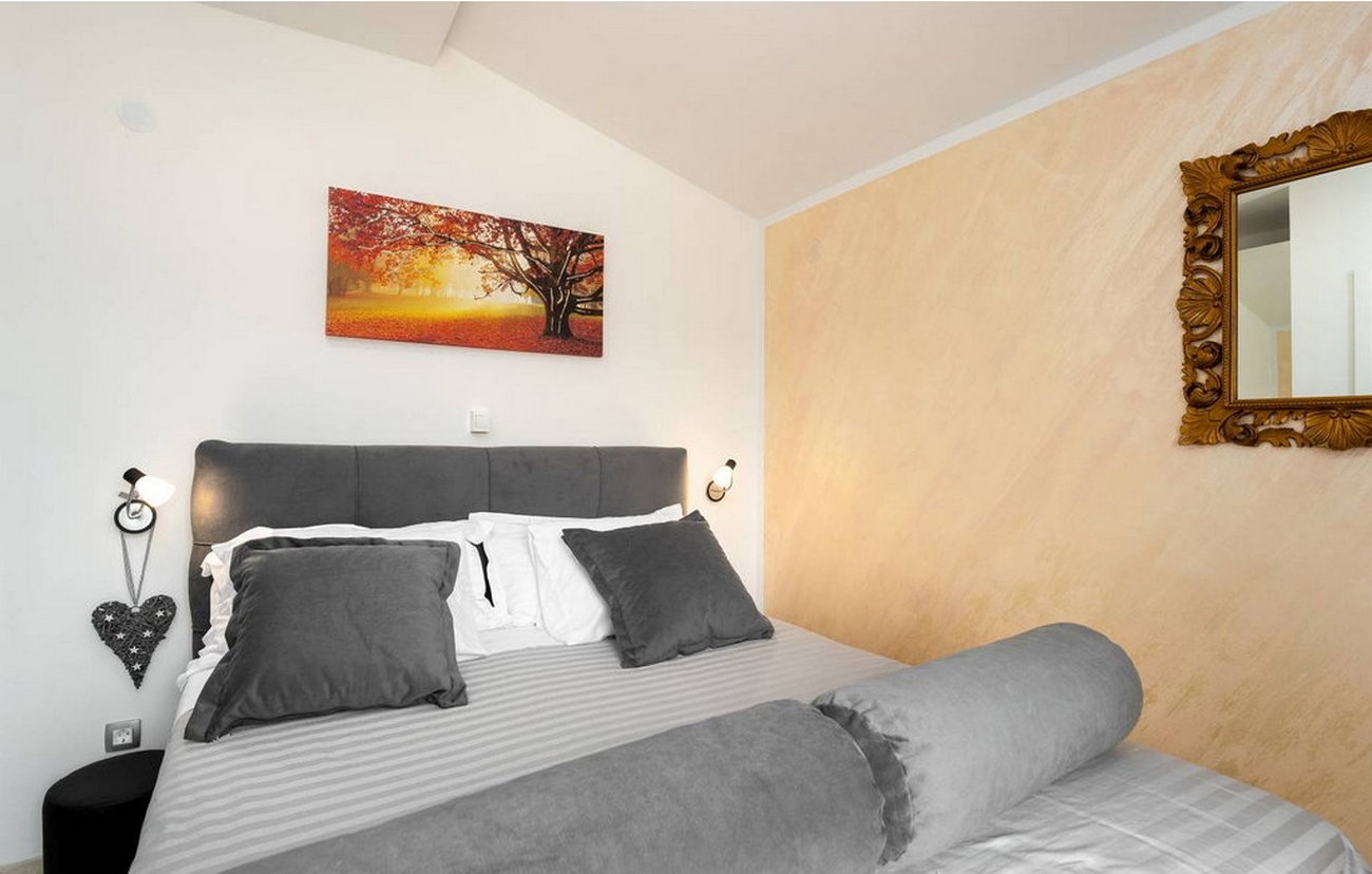 Two bedroom house with terrace Višnjan, Central Istria - Središnja Istra  K