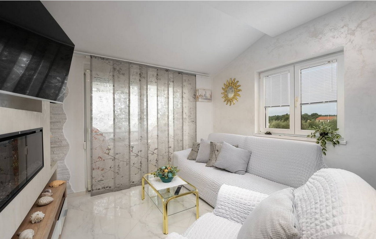 Two bedroom house with terrace Višnjan, Central Istria - Središnja Istra  K