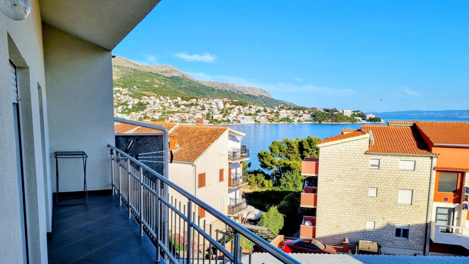 Two bedroom apartment with balcony and sea view Stobreč, Split  A-a