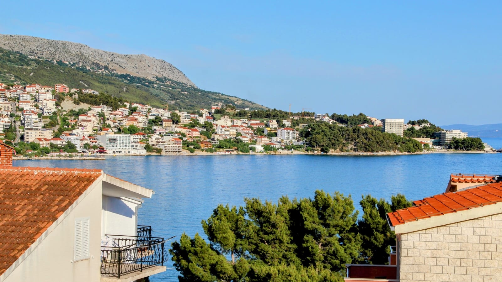 Two bedroom apartment with balcony and sea view Stobreč, Split  A-a