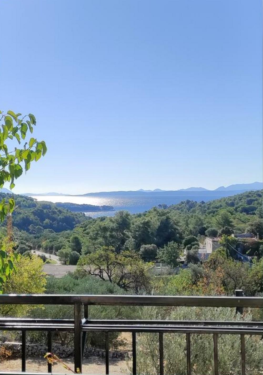 Two bedroom house with terrace and sea view Selca, Brač  K