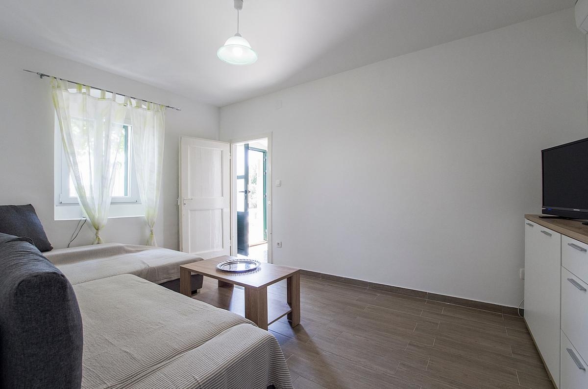 Two bedroom house with terrace and sea view Selca, Brač (K-22845)