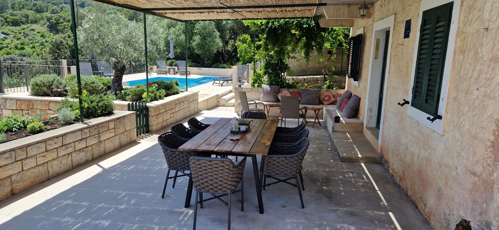 Two bedroom house with terrace and sea view Selca, Brač  K