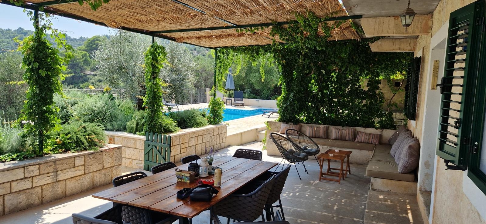 Two bedroom house with terrace and sea view Selca, Brač  K