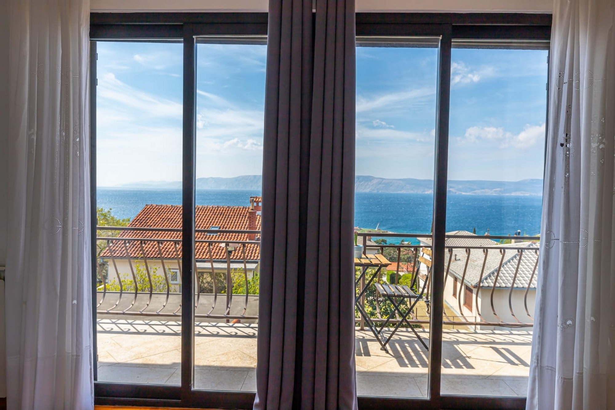 Three bedroom apartment with balcony and sea view Novi Vinodolski  A-a