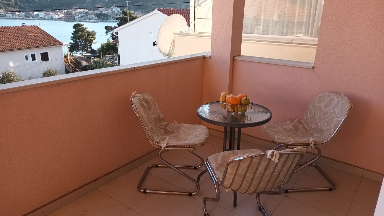 One bedroom apartment with balcony and sea view Tisno, Murter  A-a
