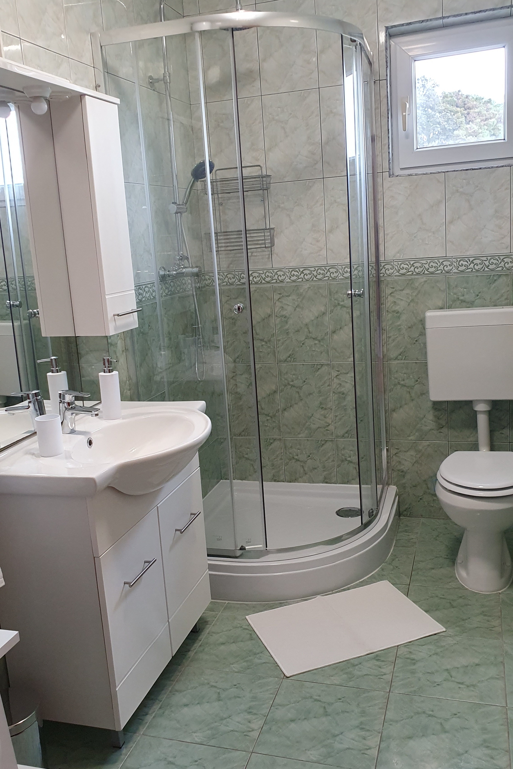 Two bedroom apartment with terrace Pirovac, Šibenik  A-a