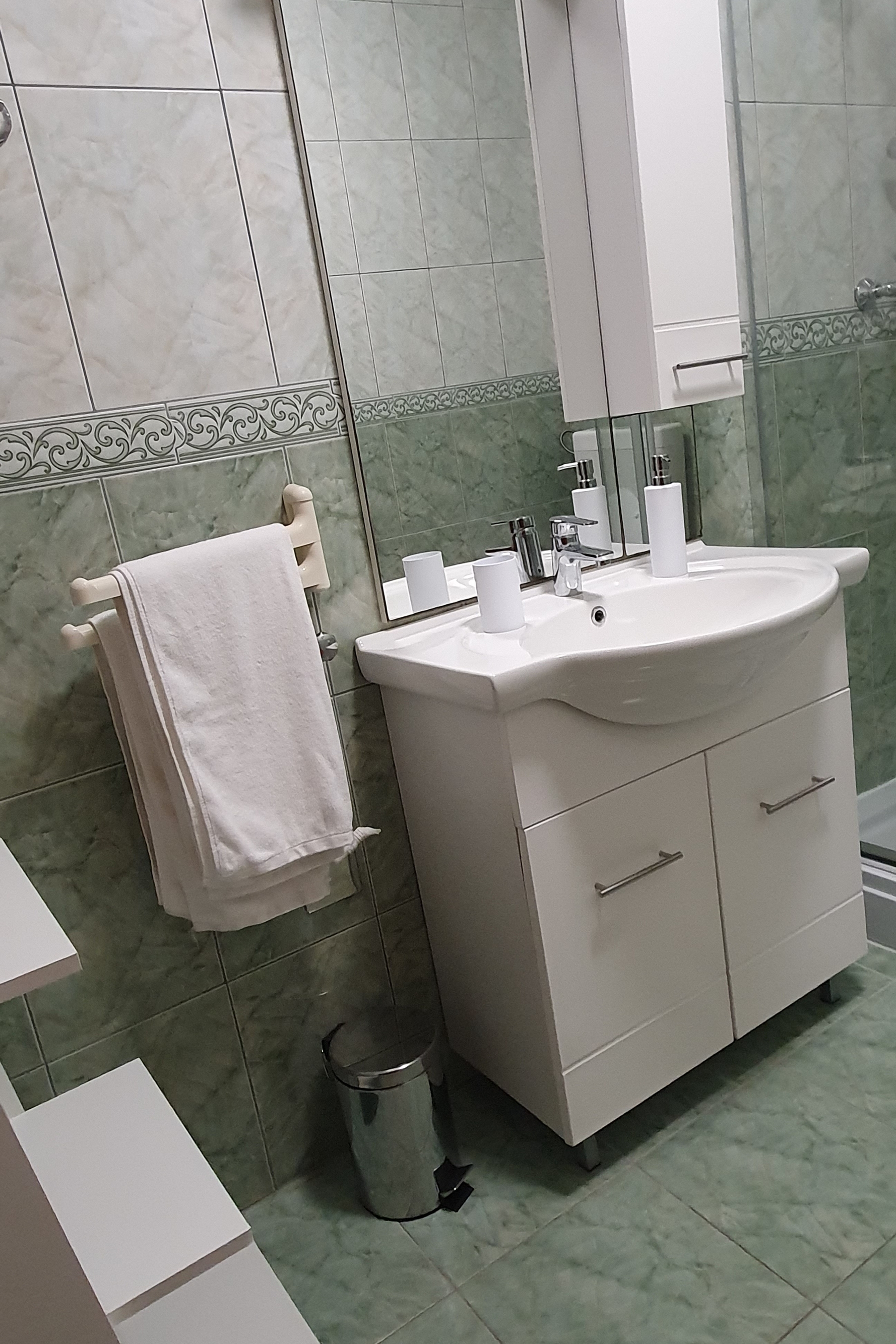 Two bedroom apartment with terrace Pirovac, Šibenik  A-a